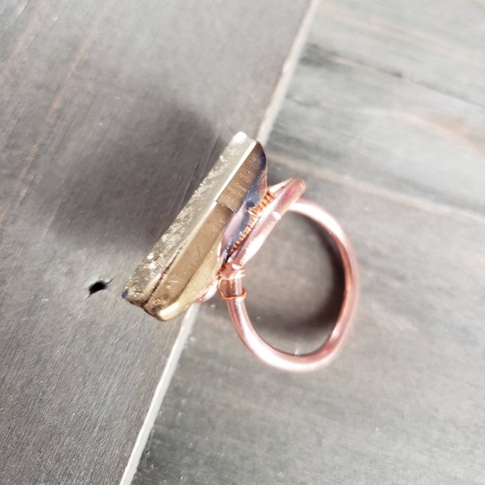Gold stone ring